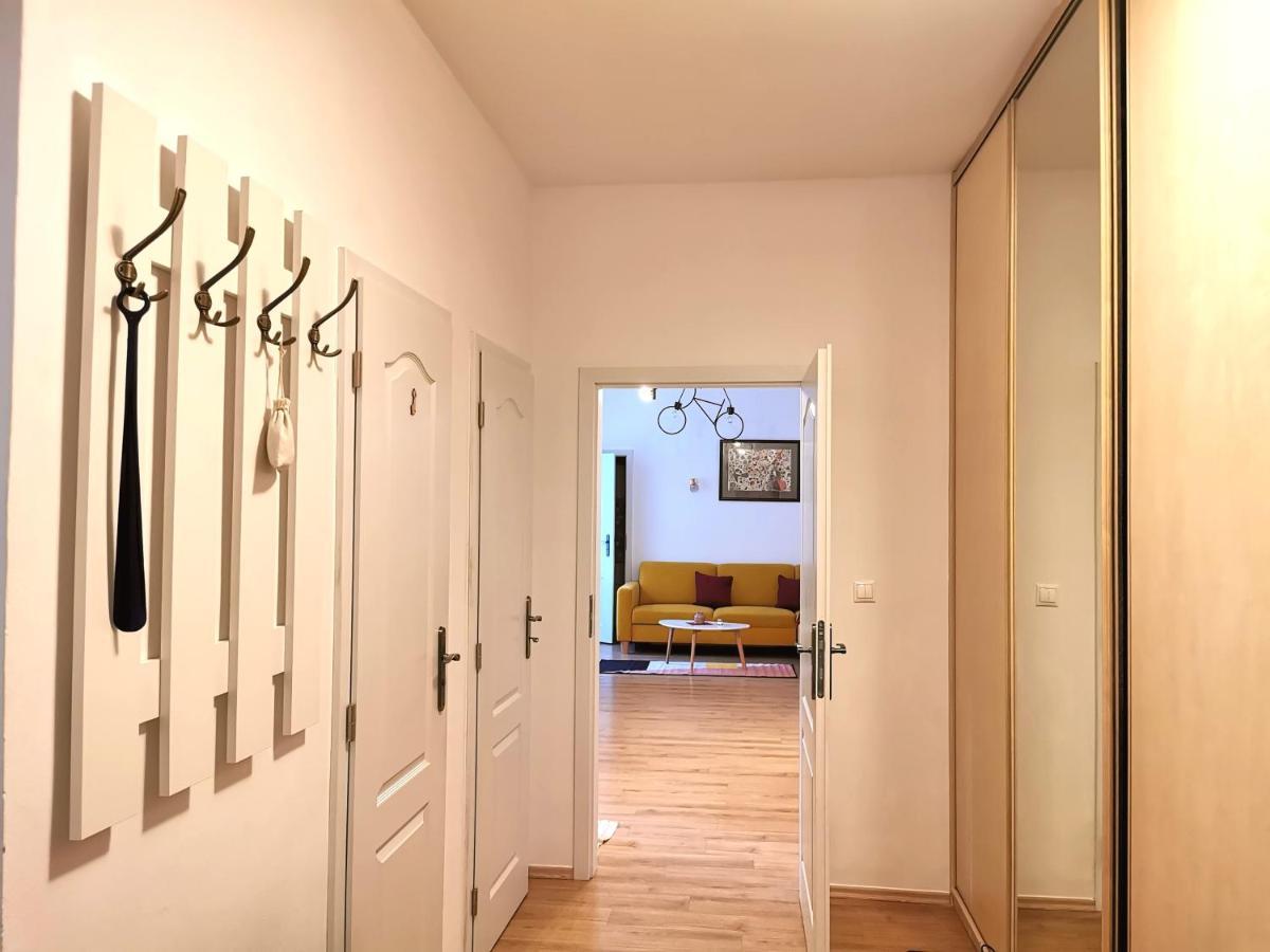 Cozyhome The Castle Apartment - Spacious, Quiet, High Ceiling Братислава Екстериор снимка